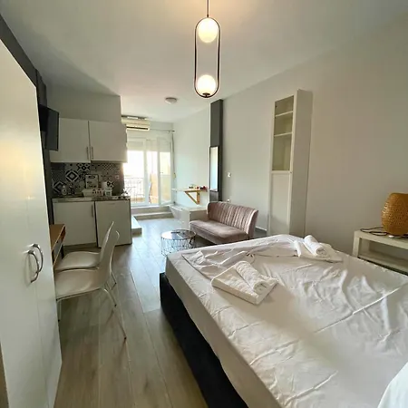 شقة G&g سالونيك